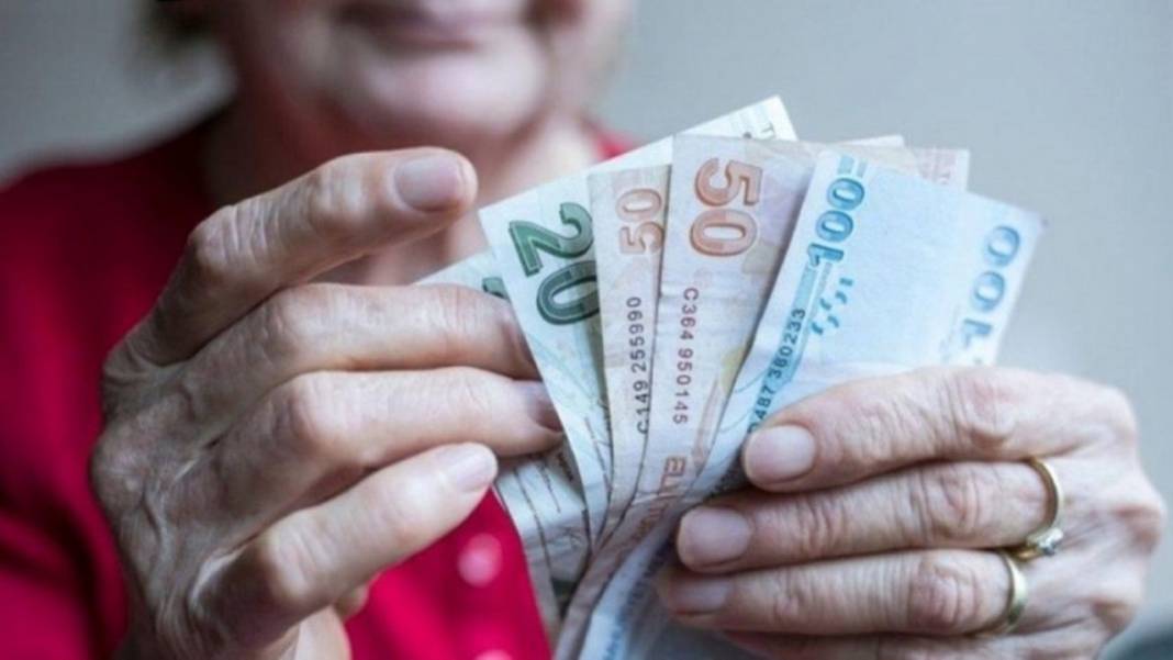 SSK ve Bağ-Kur emeklilerin 2024 zamlı maaş tablosu netleşti. 7 bin 500 lira maaş alanların yeni zamlı aylıkları ortaya çıktı 10